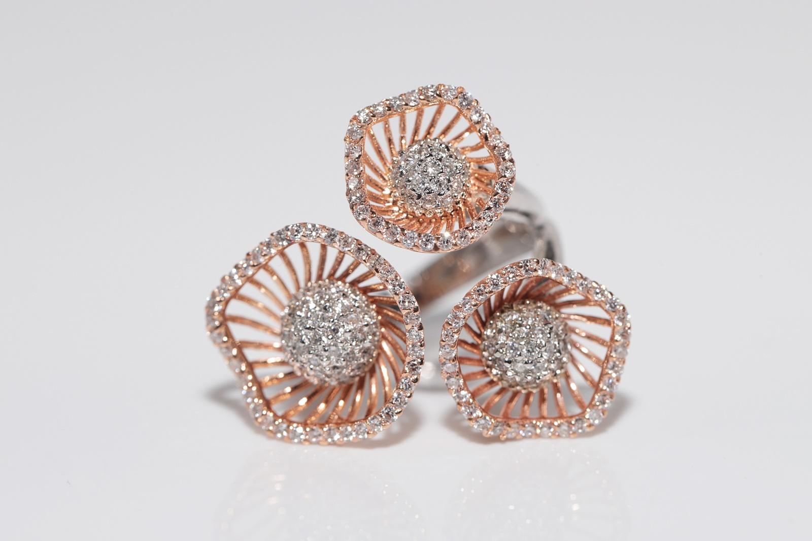 Vintage CIRCA 1990s 18k Gold Natürlicher Diamant Dekorierte Blumen Design Ring im Angebot 2