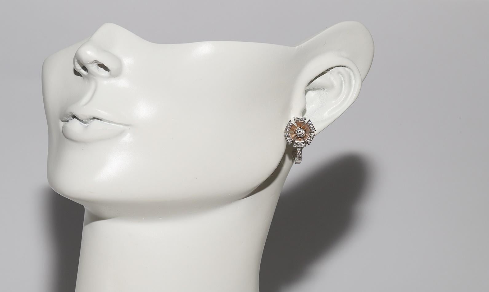 Vintage Circa 1990er Jahre Ohrring aus 18 Karat Gold mit natürlichen Diamanten und verzierten Blumen im Angebot 9