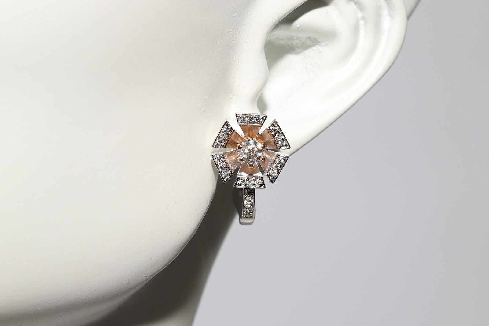 Vintage Circa 1990er Jahre Ohrring aus 18 Karat Gold mit natürlichen Diamanten und verzierten Blumen im Angebot 10