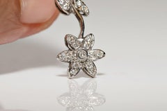 Vintage Circa 1990er Jahre Ohrring aus 18 Karat Gold mit natürlichen Diamanten und verzierten Blumen