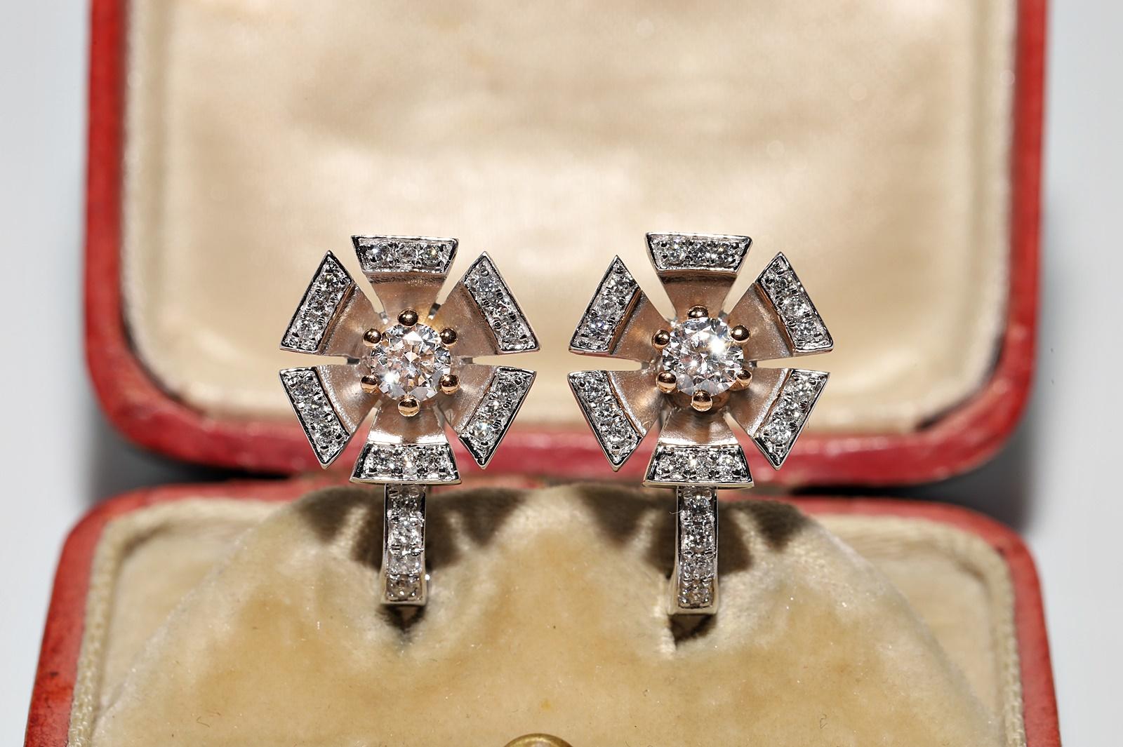 
In sehr gutem Zustand.
Das Gesamtgewicht beträgt 6,8 Gramm.
Insgesamt ist Diamant 0,90 ct.
Der Diamant hat die Farbe G-H und die Reinheit Vs.
Die Box ist nicht enthalten.
Bitte kontaktieren Sie uns bei Fragen.