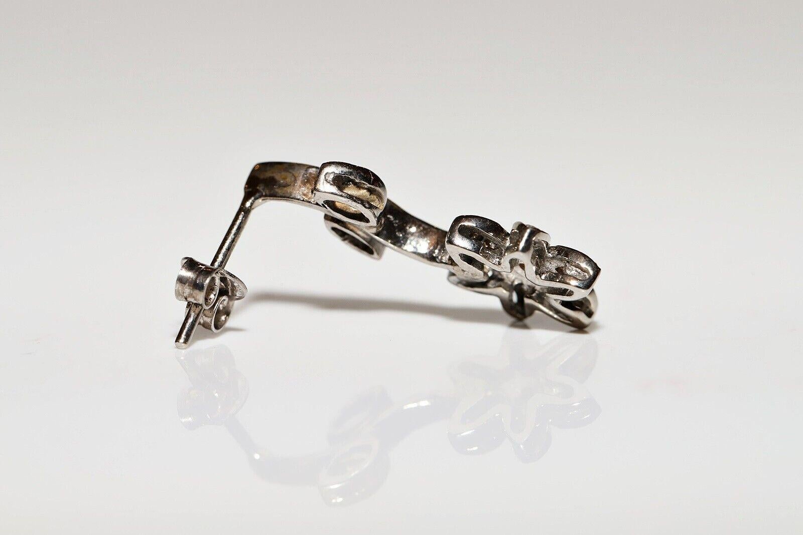 Vintage Circa 1990er Jahre Ohrring aus 18 Karat Gold mit natürlichen Diamanten und verzierten Blumen (Retro) im Angebot