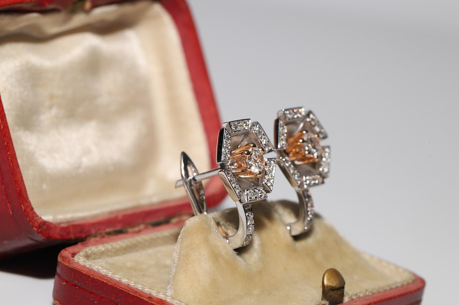 Vintage Circa 1990er Jahre Ohrring aus 18 Karat Gold mit natürlichen Diamanten und verzierten Blumen (Retro) im Angebot