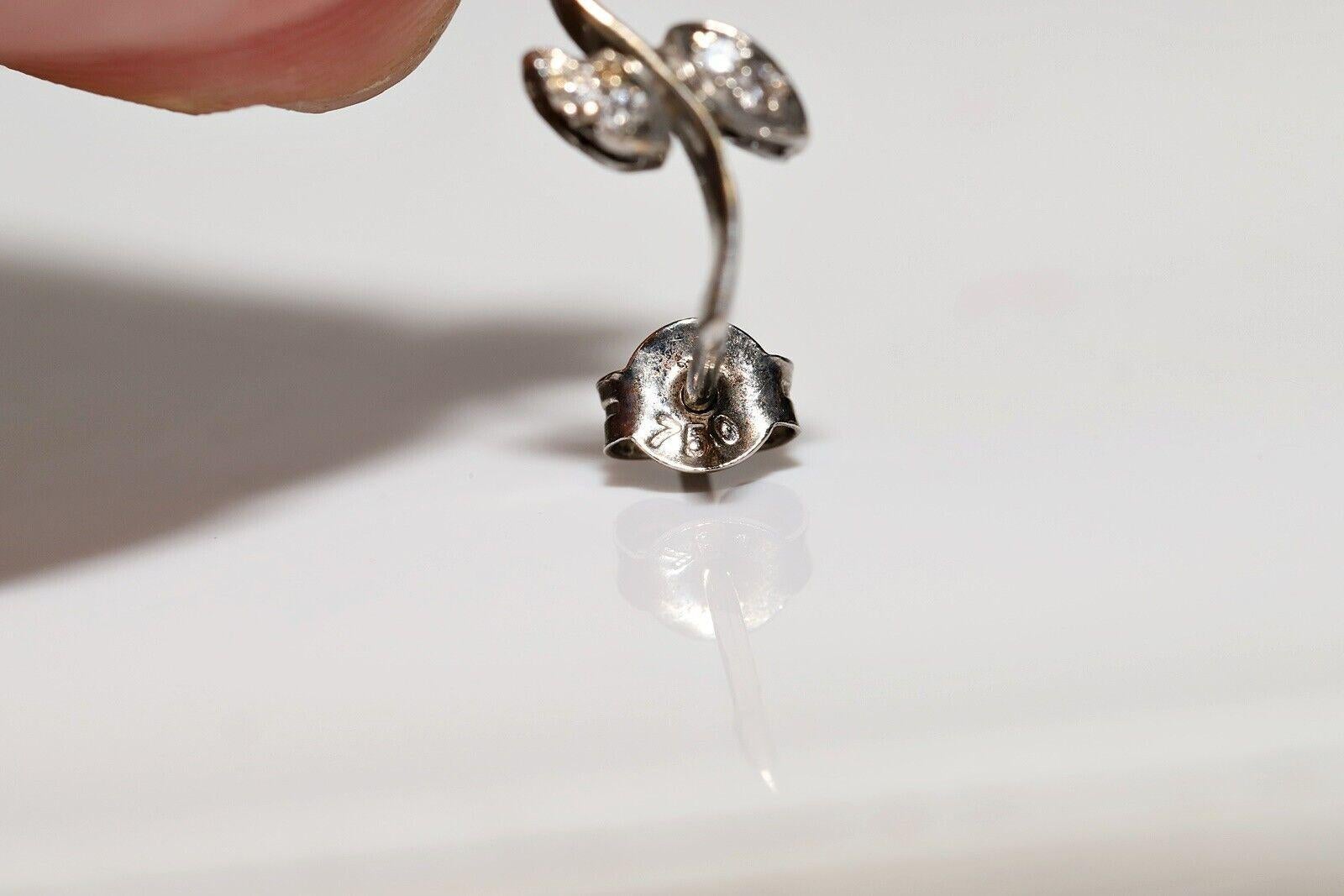 Vintage Circa 1990er Jahre Ohrring aus 18 Karat Gold mit natürlichen Diamanten und verzierten Blumen (Brillantschliff) im Angebot