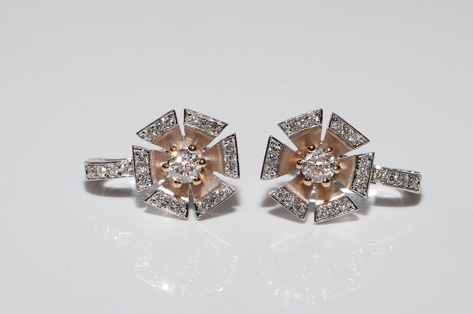 Vintage Circa 1990er Jahre Ohrring aus 18 Karat Gold mit natürlichen Diamanten und verzierten Blumen (Brillantschliff) im Angebot