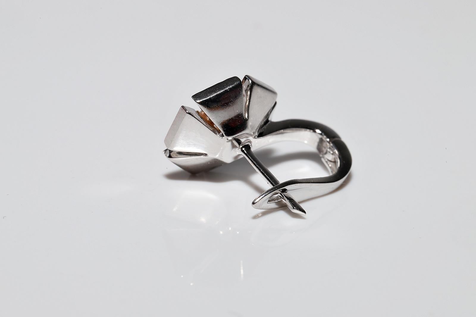 Vintage Circa 1990er Jahre Ohrring aus 18 Karat Gold mit natürlichen Diamanten und verzierten Blumen Damen im Angebot