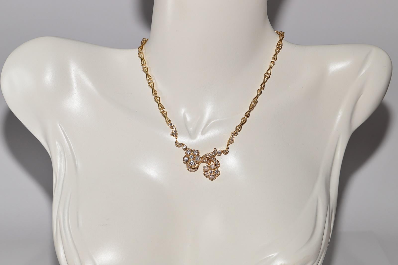 Vintage Circa 1990er Jahre 18k Gold Natürlicher Diamant Dekorierte Blumen Halskette (Retro) im Angebot