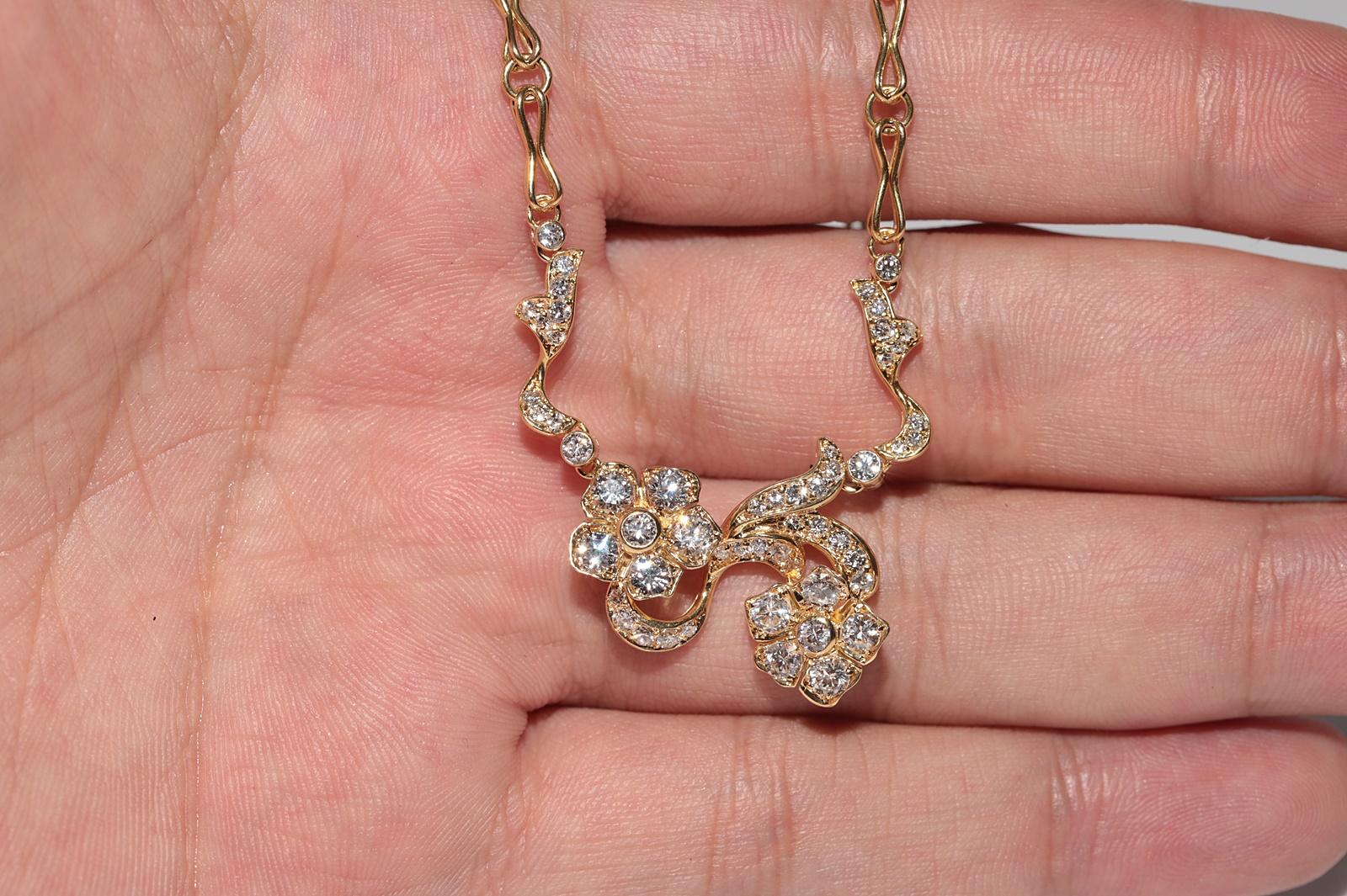 Vintage Circa 1990er Jahre 18k Gold Natürlicher Diamant Dekorierte Blumen Halskette im Angebot 1