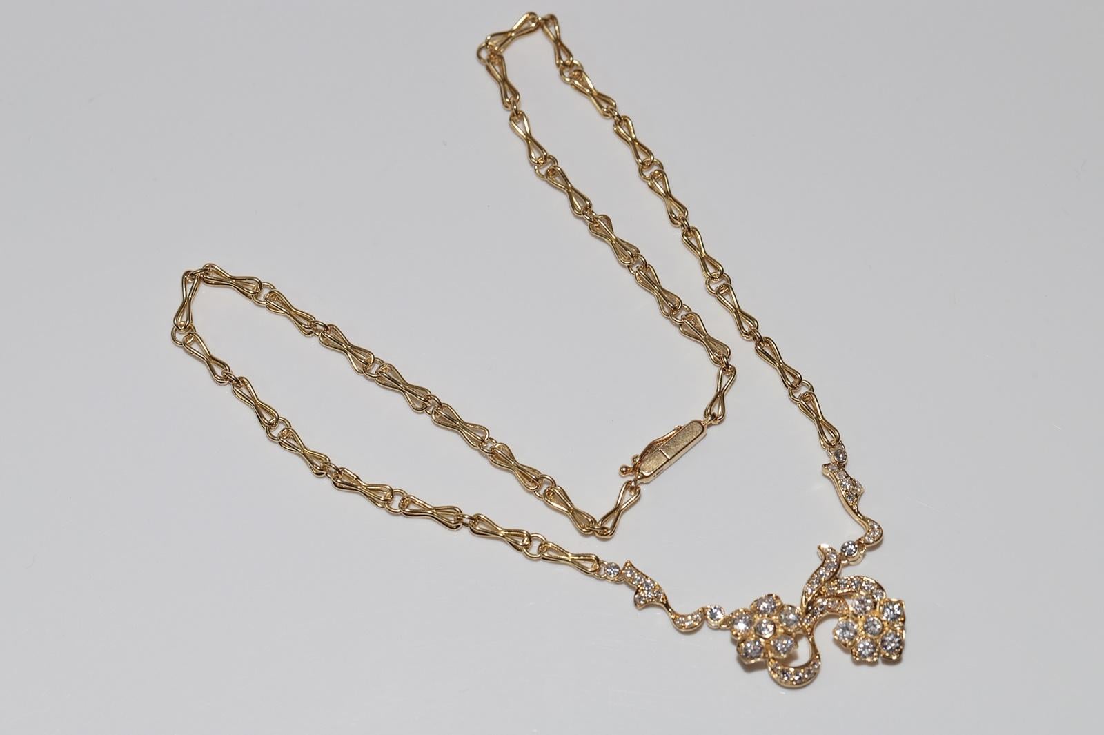 Vintage Circa 1990er Jahre 18k Gold Natürlicher Diamant Dekorierte Blumen Halskette im Angebot 2