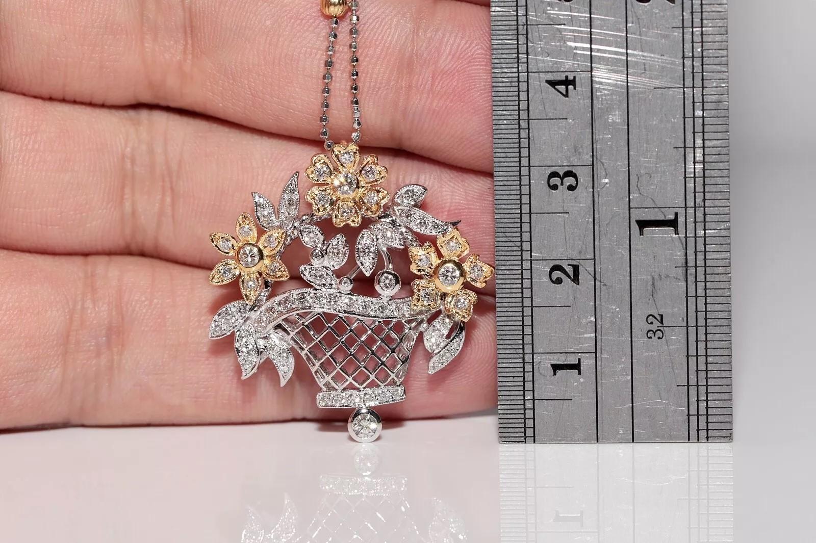 Halskette mit Vintage-Anhänger, Vintage, ca. 1990er Jahre, 18 Karat Gold, natürlicher Diamant, dekorierte Blumen (Brillantschliff) im Angebot