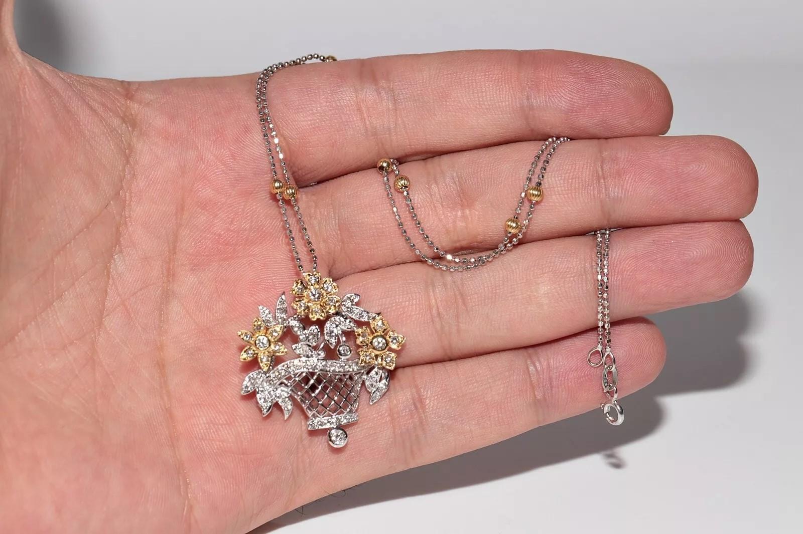 Halskette mit Vintage-Anhänger, Vintage, ca. 1990er Jahre, 18 Karat Gold, natürlicher Diamant, dekorierte Blumen im Angebot 2