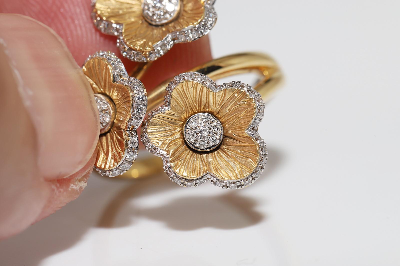 Vintage Circa 1990s 18k Gold Natural Diamond Decorated Flowers Ring For Sale 7