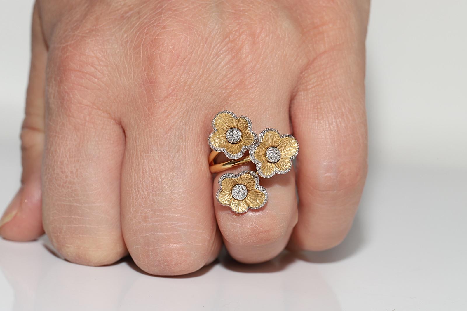 Vintage Circa 1990s 18k Gold Natural Diamond Decorated Flowers Ring For Sale 9