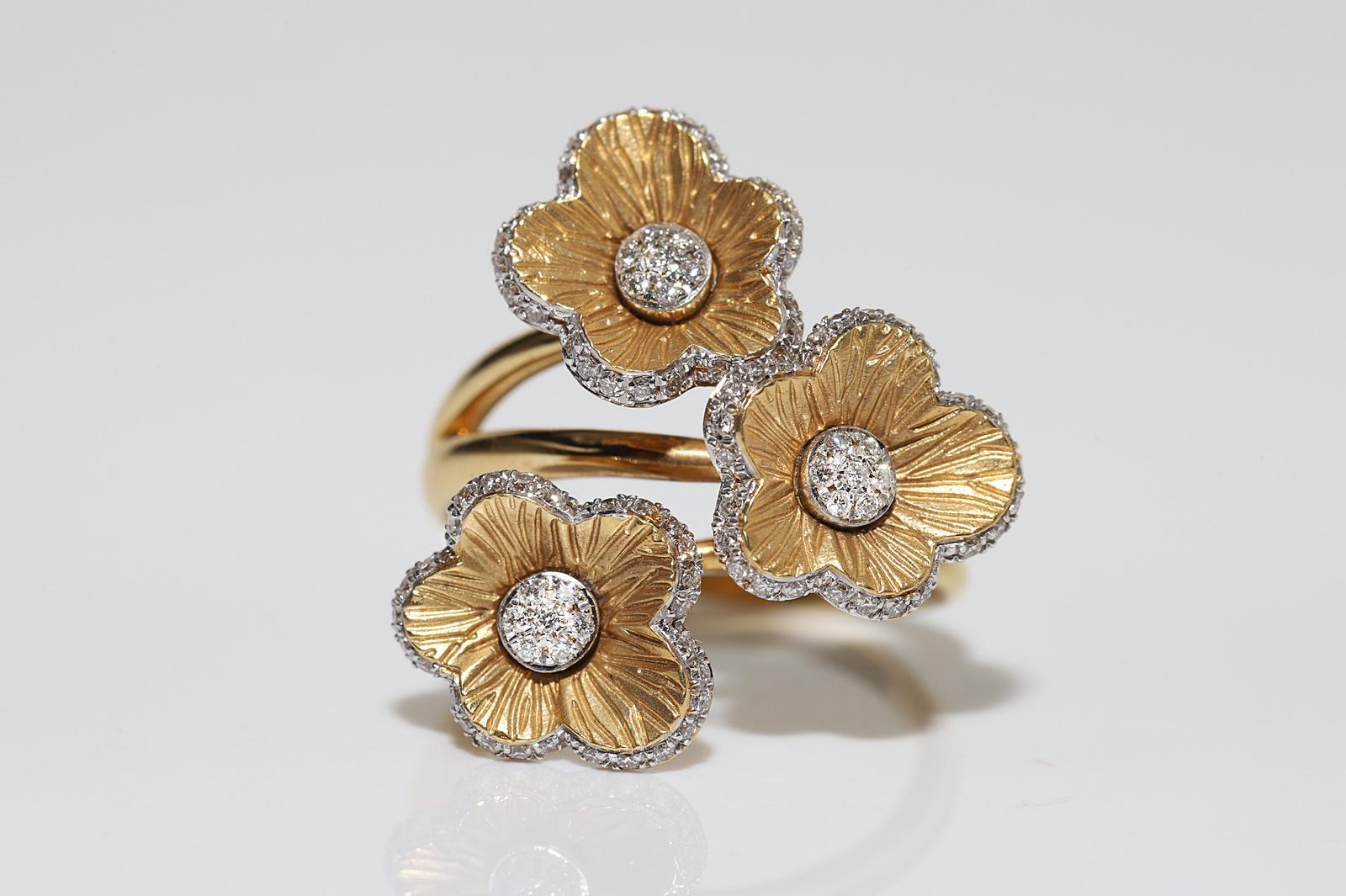 Retro Vintage Circa 1990s 18k Gold Natural Diamond Decorated Flowers Ring For Sale
