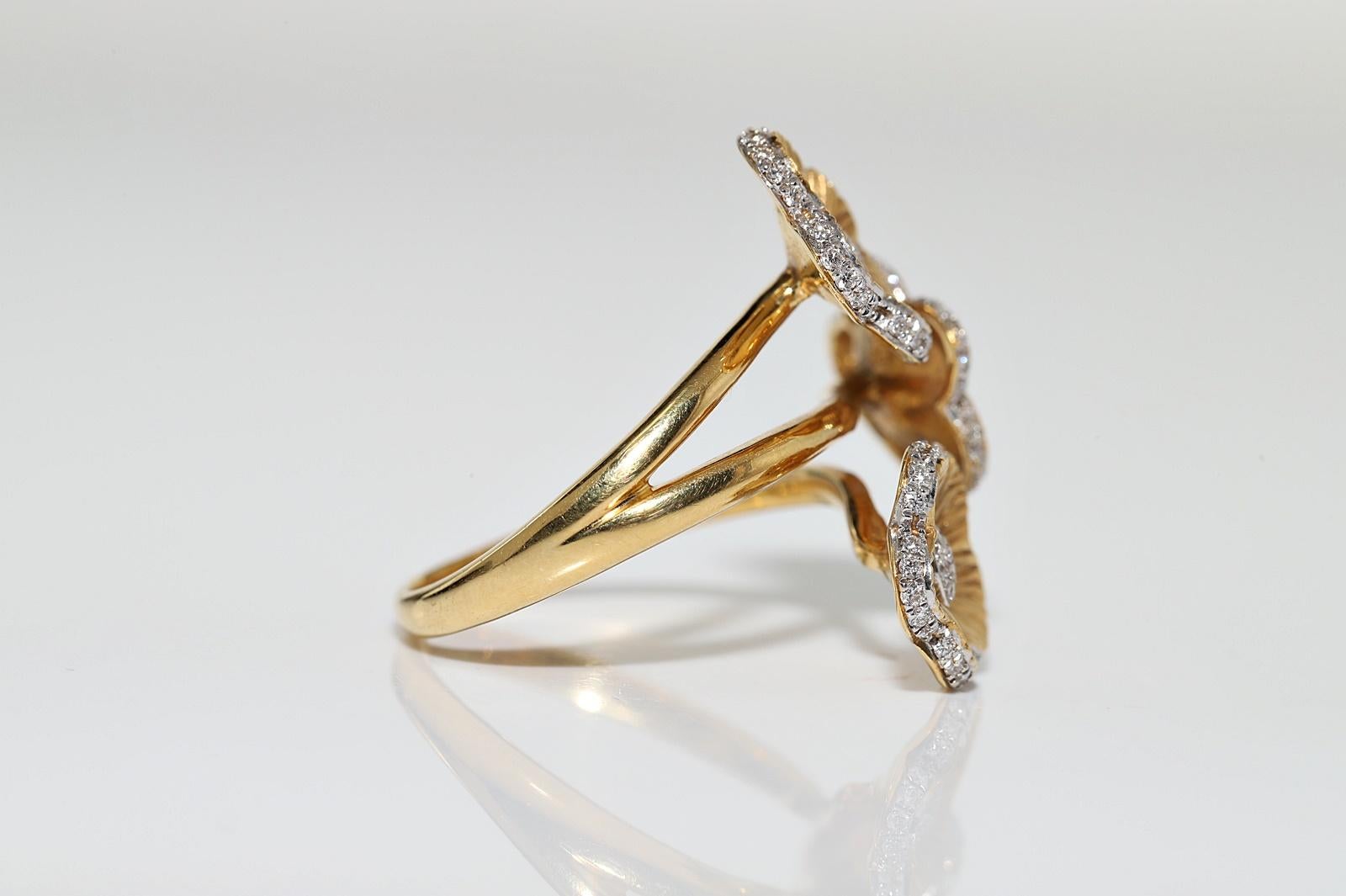 Vintage Circa 1990s 18k Gold Natural Diamond Decorated Flowers Ring In Good Condition For Sale In Fatih/İstanbul, 34