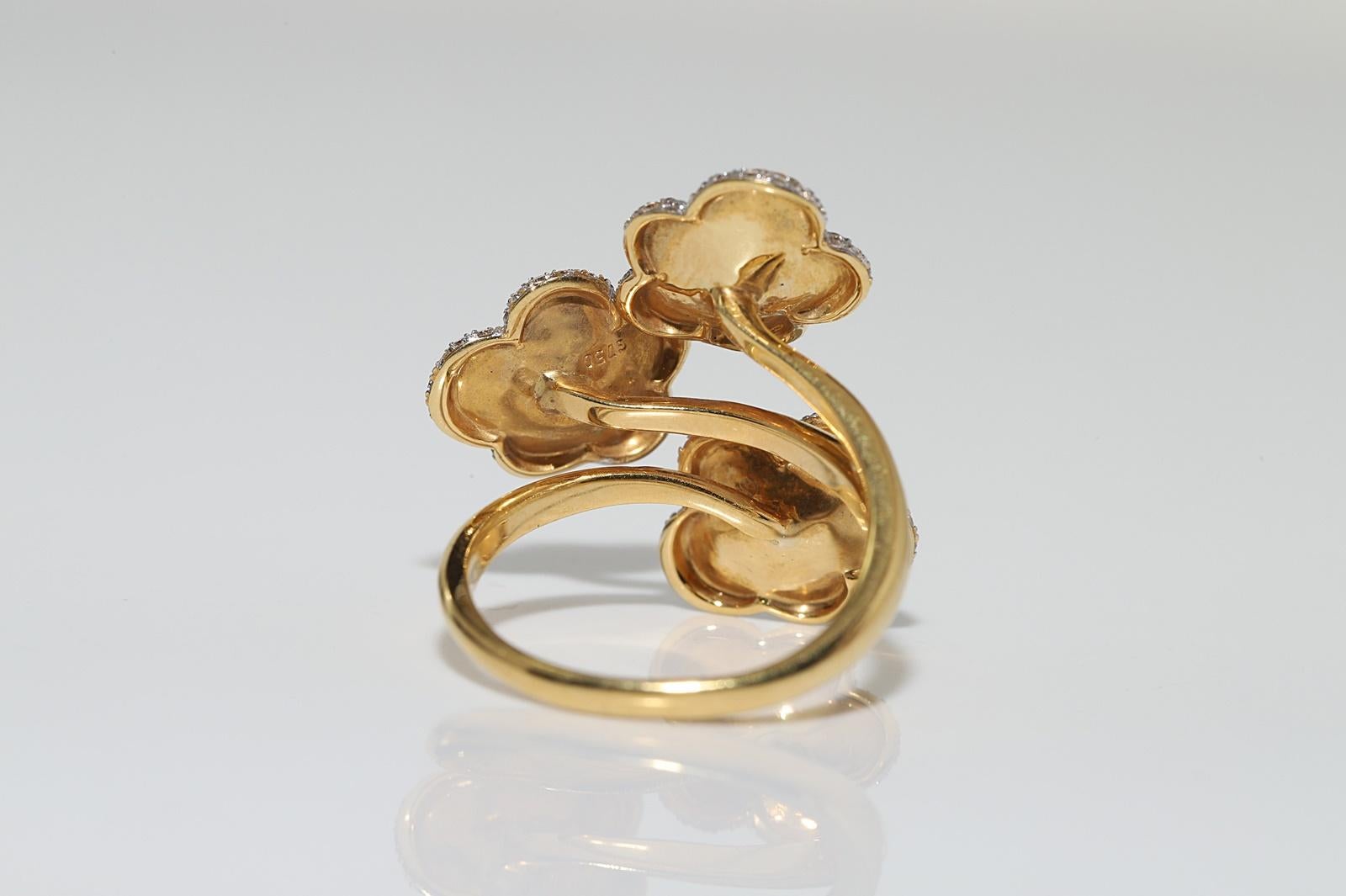 Women's Vintage Circa 1990s 18k Gold Natural Diamond Decorated Flowers Ring For Sale