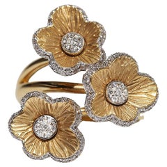 Vintage Circa 1990s 18k Gold Natural Diamond Decorated Flowers Ring