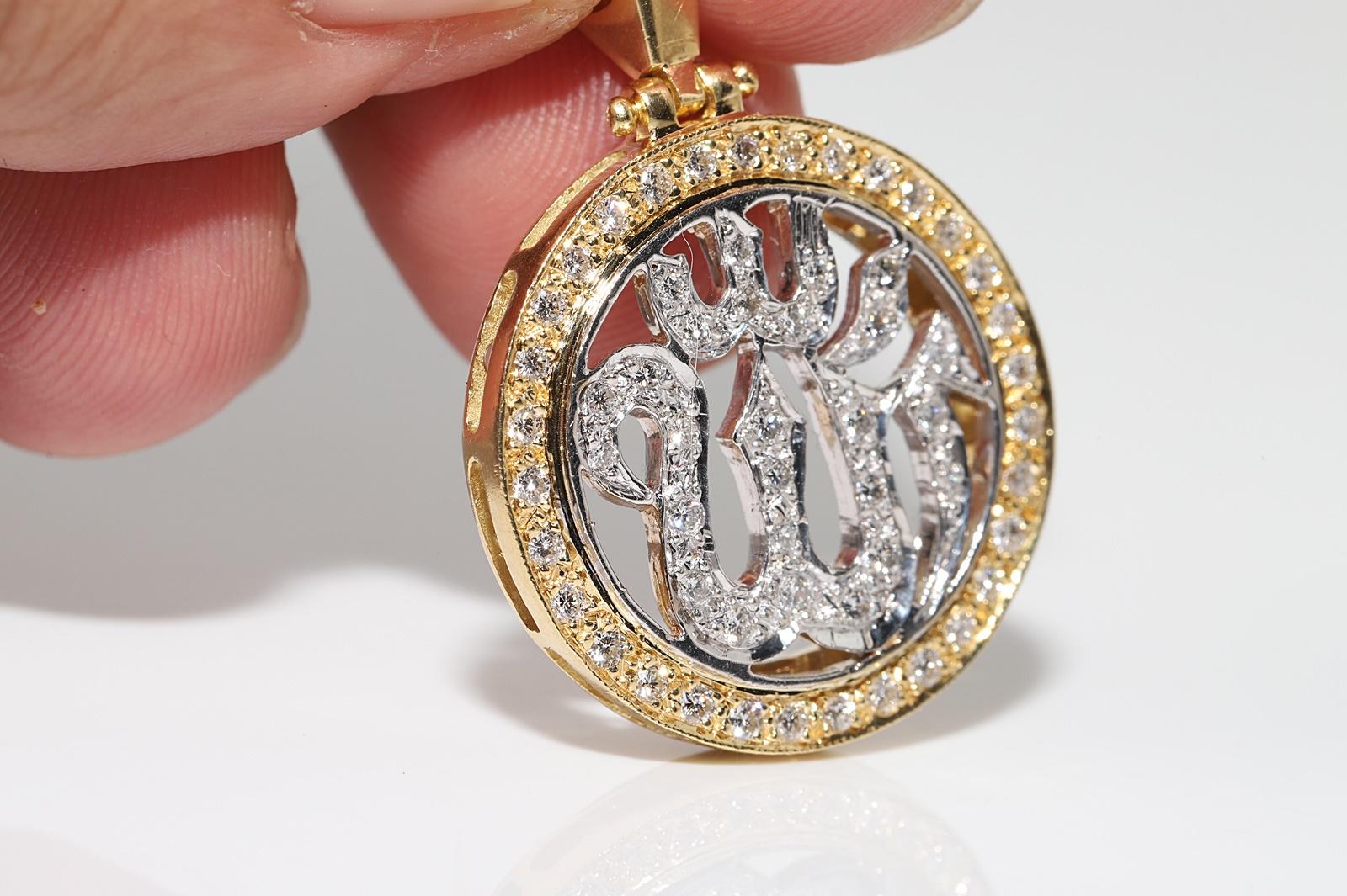 Vintage Circa 1990s 18k Gold Natural Diamond Decorated God Written Pendant In Good Condition For Sale In Fatih/İstanbul, 34