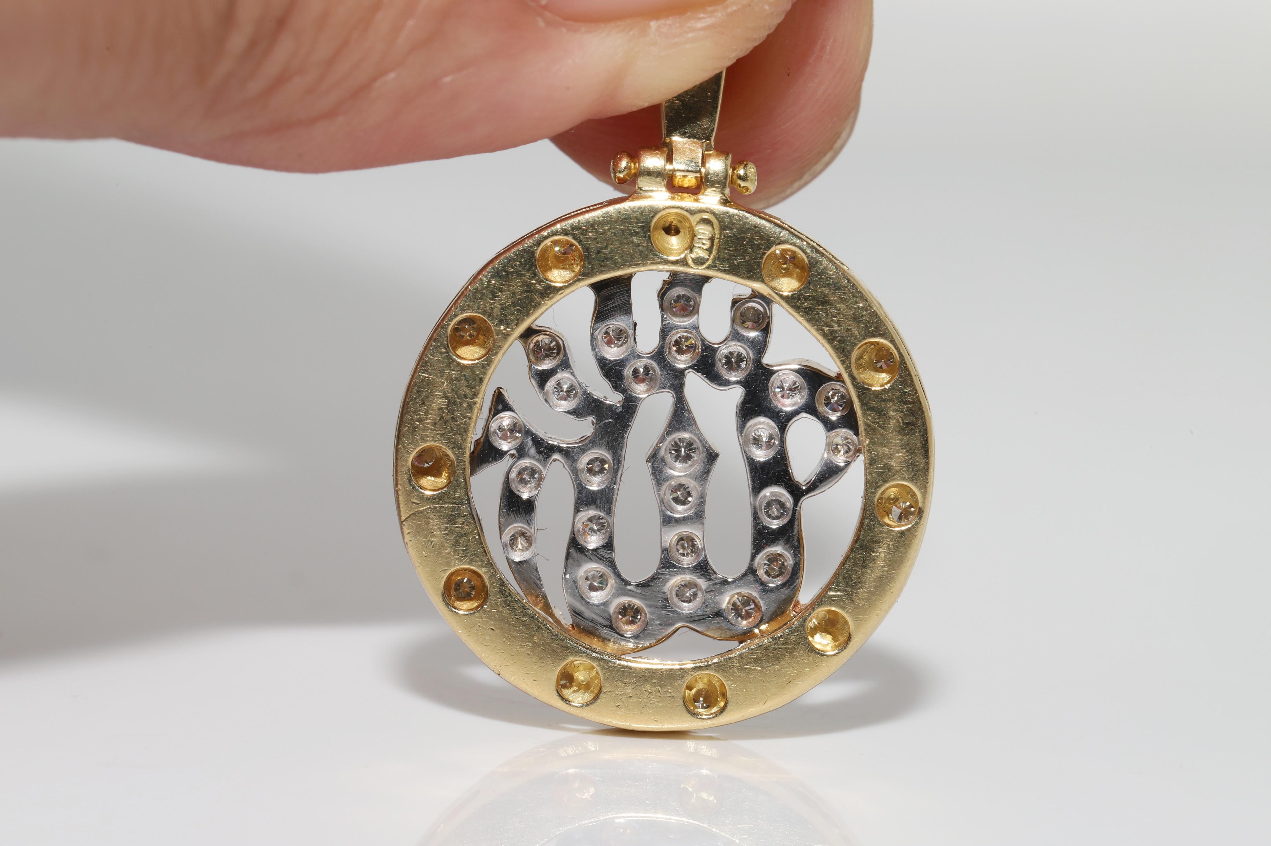 Donna Ciondolo in oro naturale decorato con diamanti naturali e scritte di Dio, CIRCA gli anni '90 in vendita