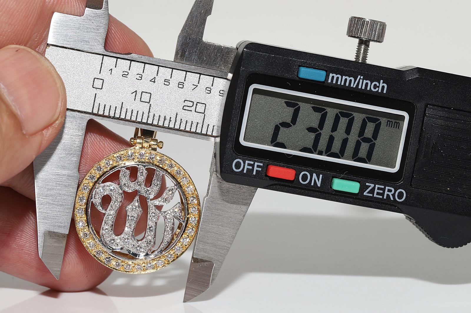 Ciondolo in oro naturale decorato con diamanti naturali e scritte di Dio, CIRCA gli anni '90 in vendita 2