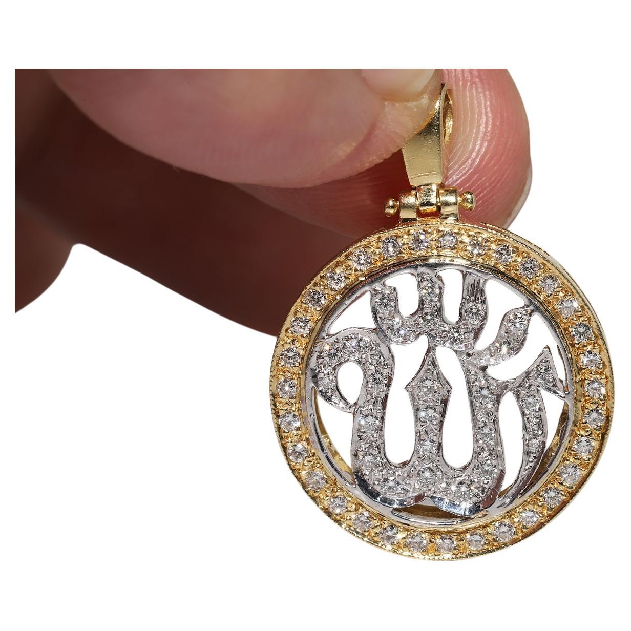 Ciondolo in oro naturale decorato con diamanti naturali e scritte di Dio, CIRCA gli anni
90