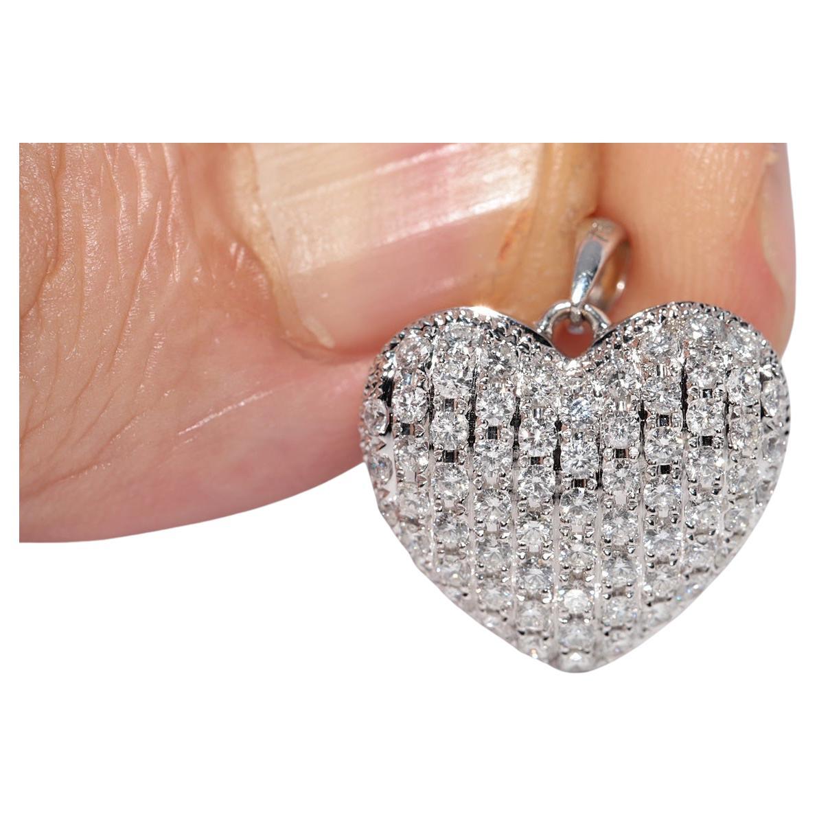 Ciondolo d
epoca in oro 18 carati con diamanti naturali decorati e design a forma di cuore, anni 
90 circa. in vendita