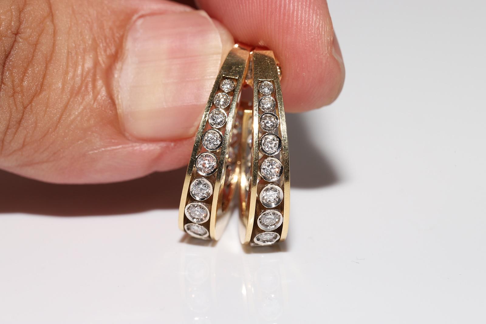 Vintage Circa 1990s 18k Gold Natural Diamond Decorated Hoop Earring In Good Condition For Sale In Fatih/İstanbul, 34