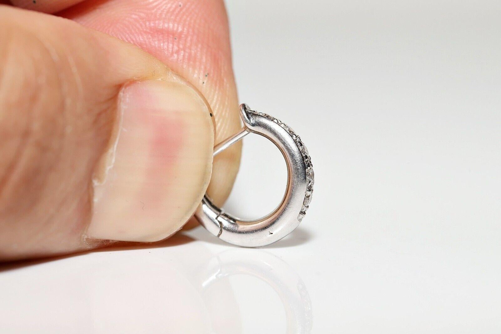 Vintage Circa 1990er Jahre 18k Gold Natürlicher Diamant Dekorierter Creolen-Ohrring im Creolen-Stil im Angebot 1