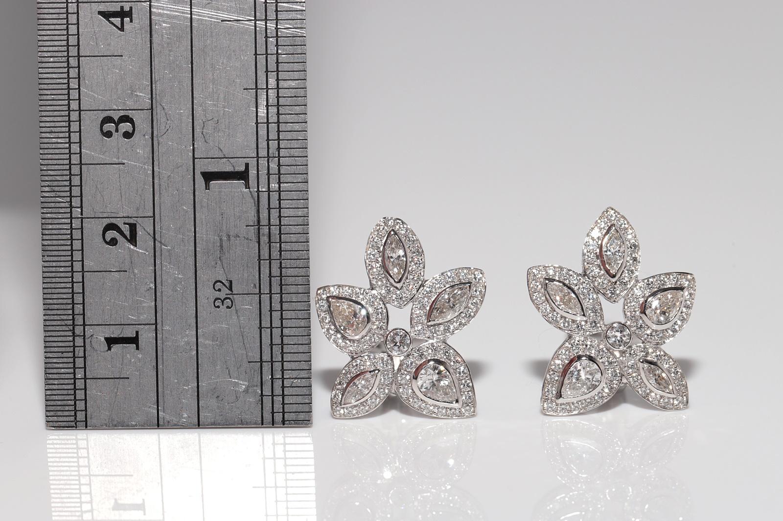 In sehr gutem Zustand.
Das Gesamtgewicht beträgt 6.3 Gramm.
Insgesamt ist der Diamant 2,60 ct.
Der Diamant hat die Farbe F-G und die Reinheit vvs1-vs1.
Die Schachtel ist nicht enthalten.
Bitte kontaktieren Sie uns bei Fragen.
