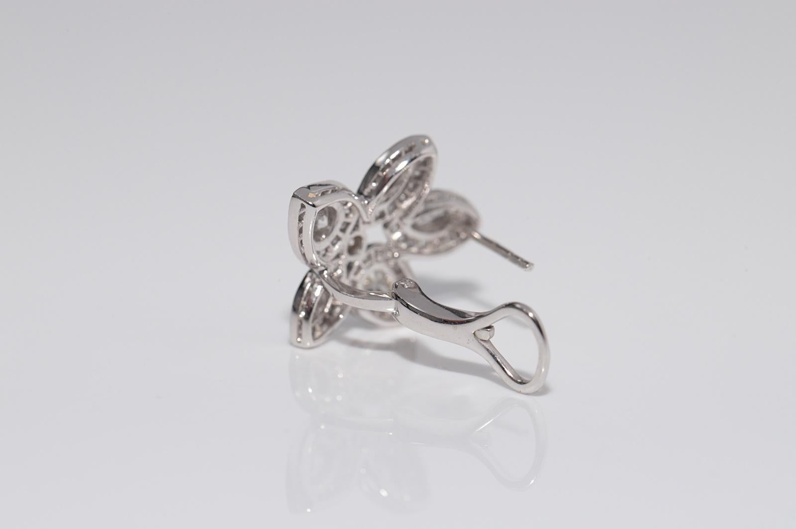Vintage CIRCA 1990er Jahre 18k Gold natürlichen Diamanten verziert Blatt Design Ohrring Damen im Angebot