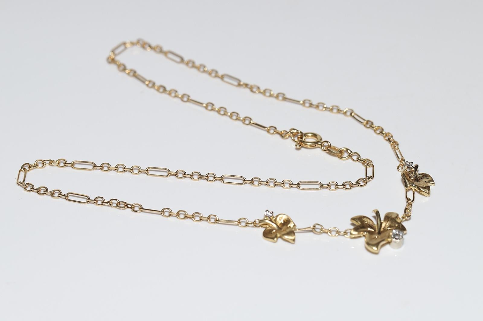  Vintage Circa 1990s 18k Gold Natural Diamond Decorated Leaf Necklace  For Sale 4