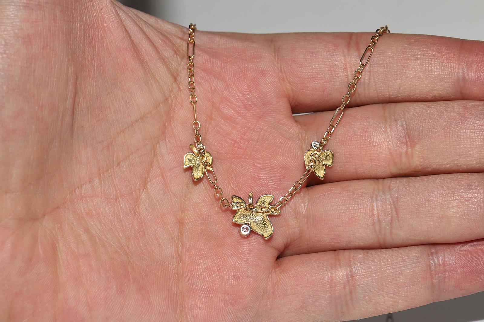  Vintage Circa 1990s 18k Gold Natural Diamond Decorated Leaf Necklace  For Sale 6