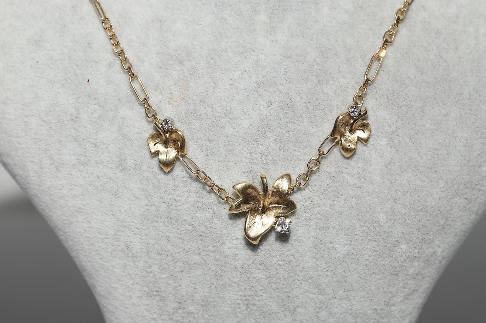 Retro  Vintage Circa 1990s 18k Gold Natural Diamond Decorated Leaf Necklace  For Sale
