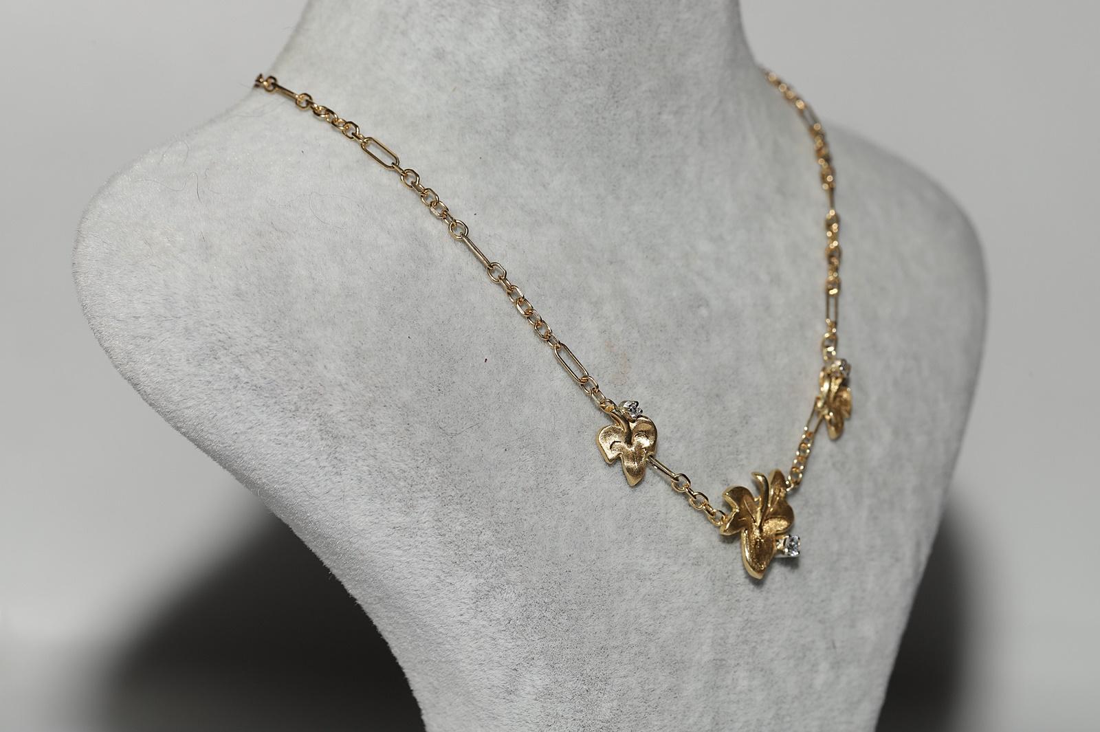Vintage Circa 1990er Jahre 18k Gold Natürlicher Diamant Dekorierte Blatt-Halskette (Brillantschliff) im Angebot