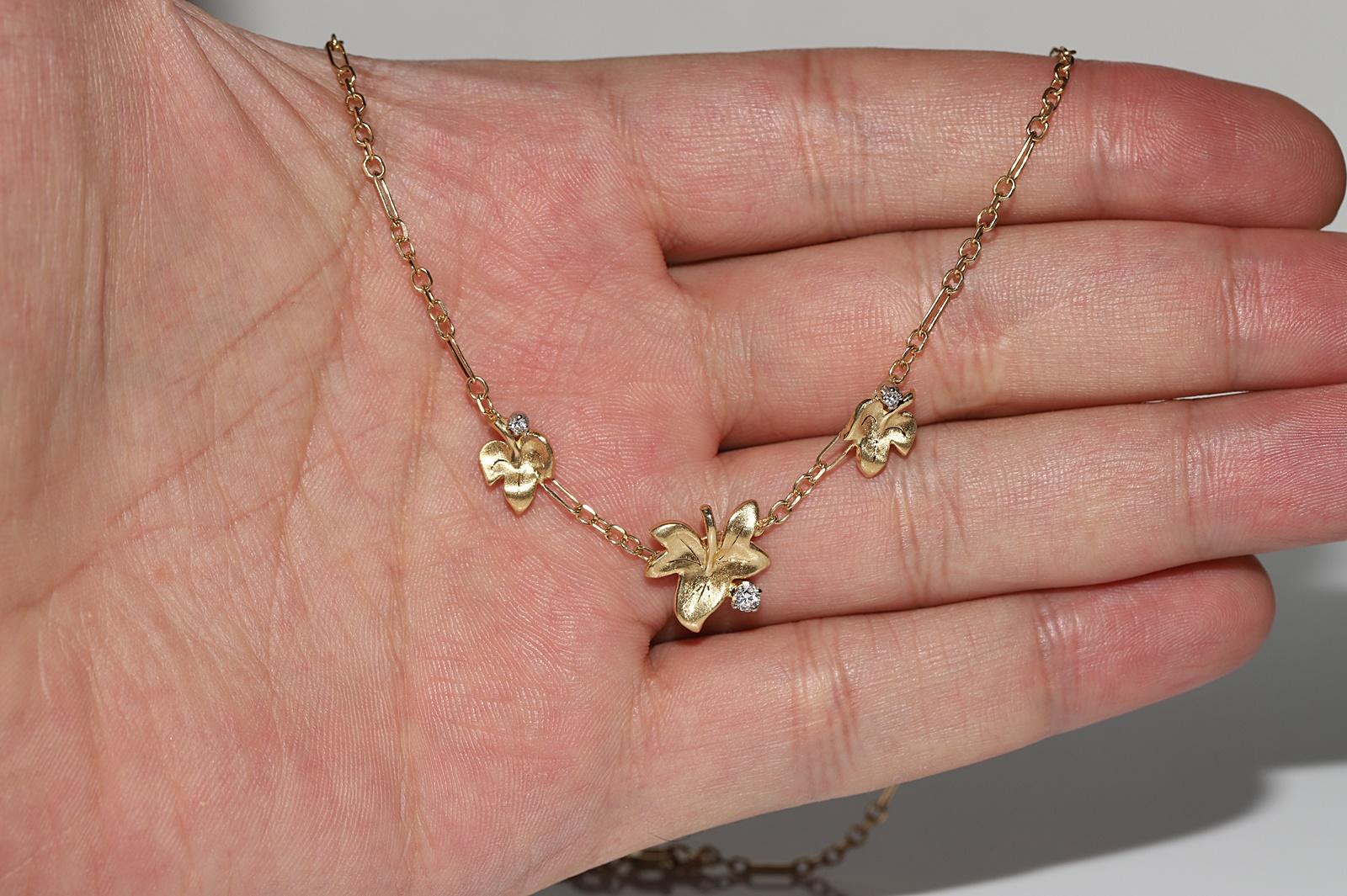  Vintage Circa 1990er Jahre 18k Gold Natürlicher Diamant Dekorierte Blatt-Halskette  Damen im Angebot
