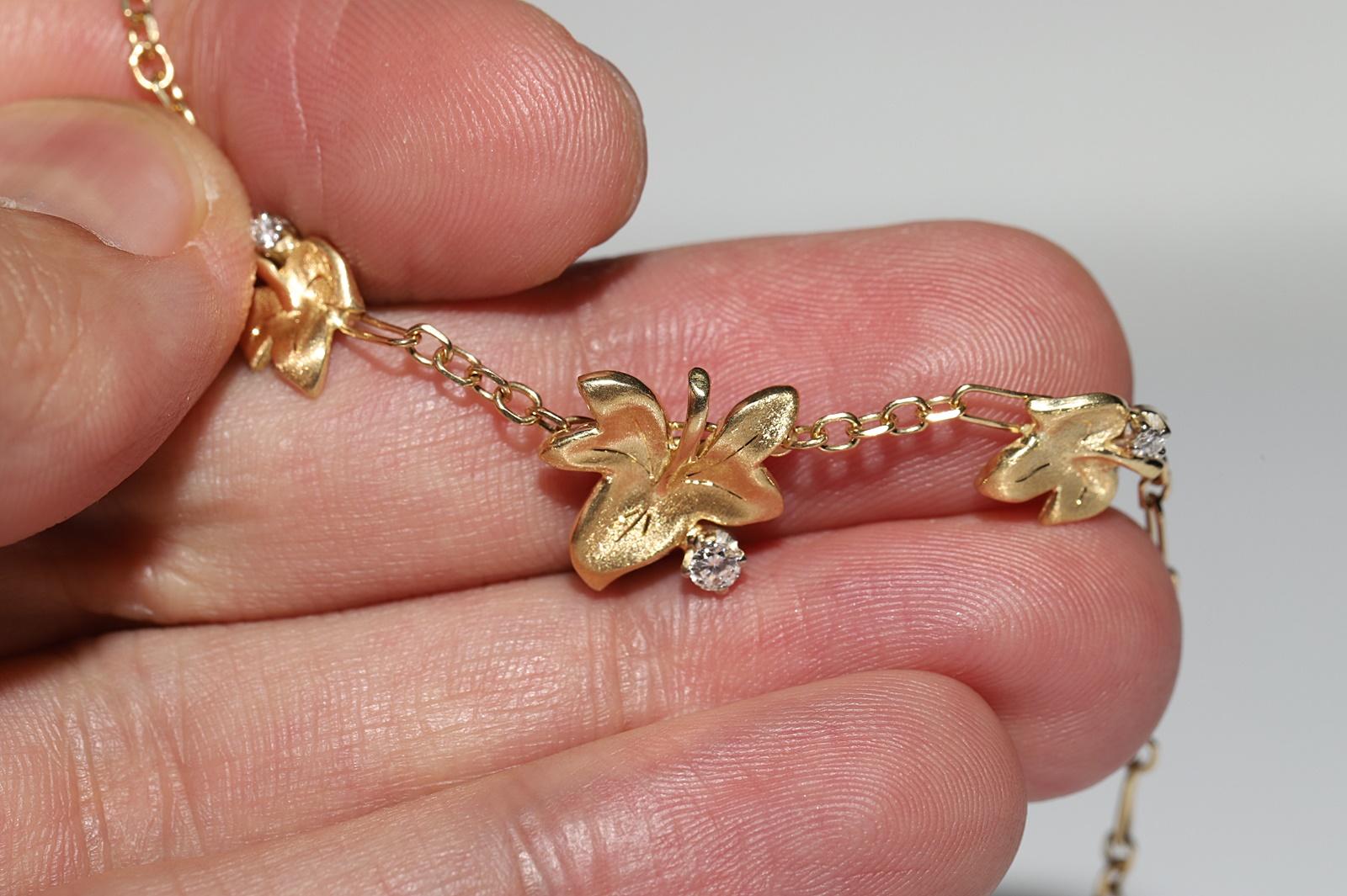  Vintage Circa 1990s 18k Gold Natural Diamond Decorated Leaf Necklace  For Sale 2