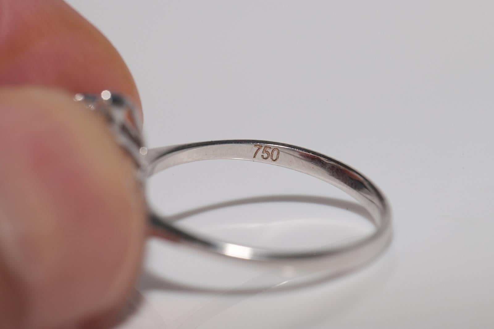 Vintage Circa 1990er Jahre 18k Gold Natürlicher Diamant Dekorierter Navette Ring im Angebot 8