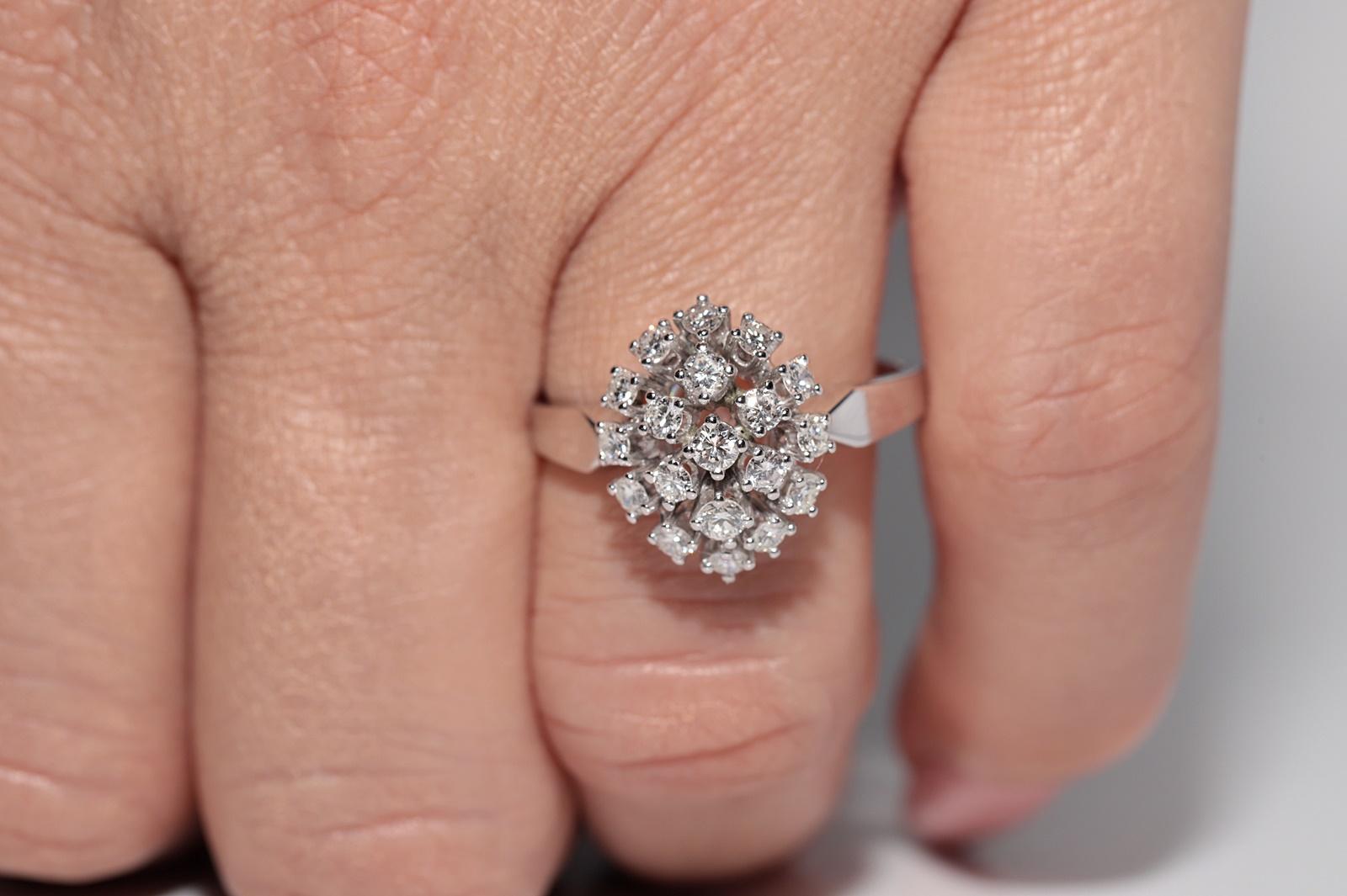 Vintage Circa 1990er Jahre 18k Gold Natürlicher Diamant Dekorierter Navette Ring im Angebot 9