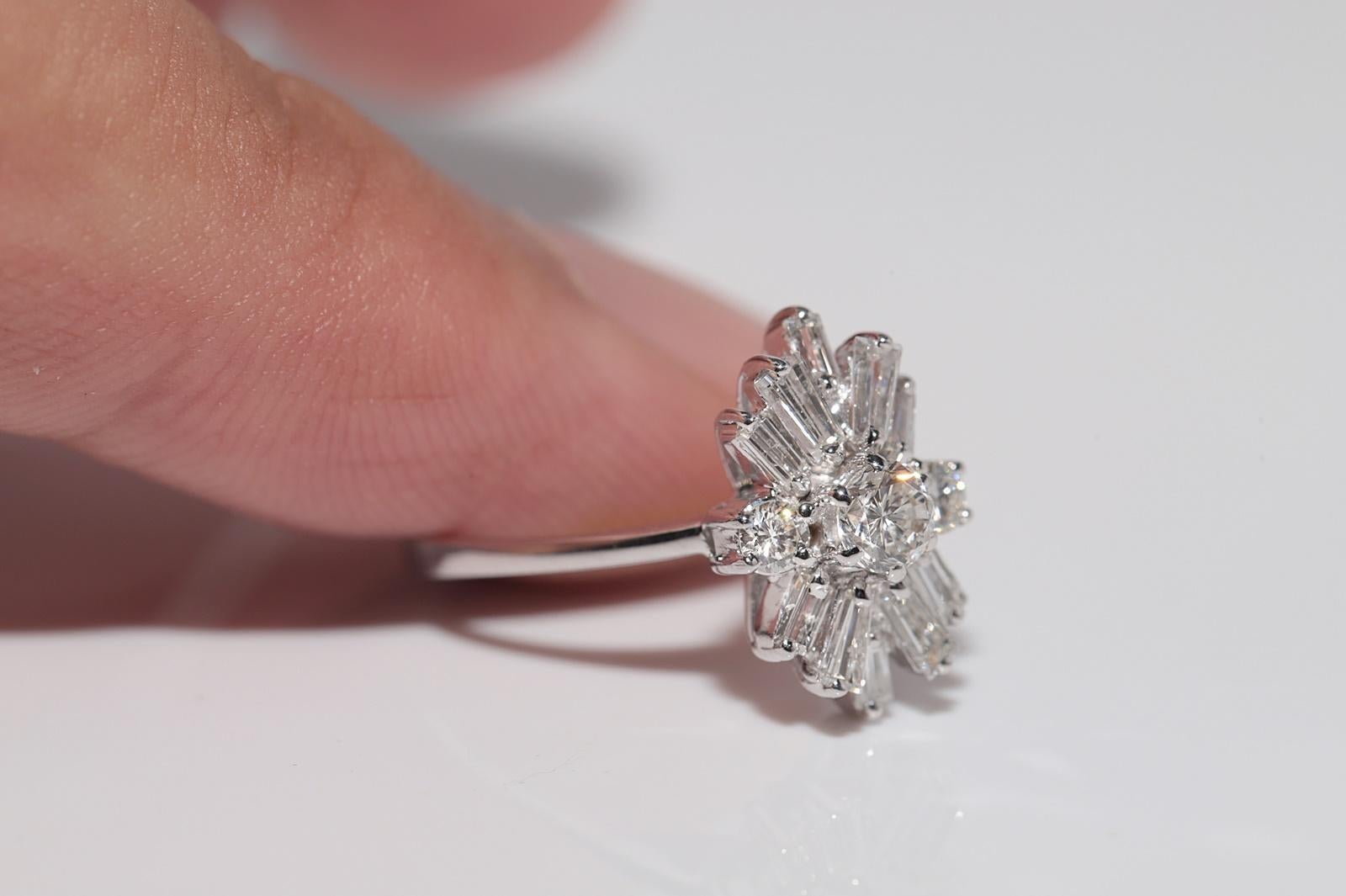 Vintage Circa 1990er Jahre 18k Gold Natürlicher Diamant Dekorierter Navette Ring im Angebot 9
