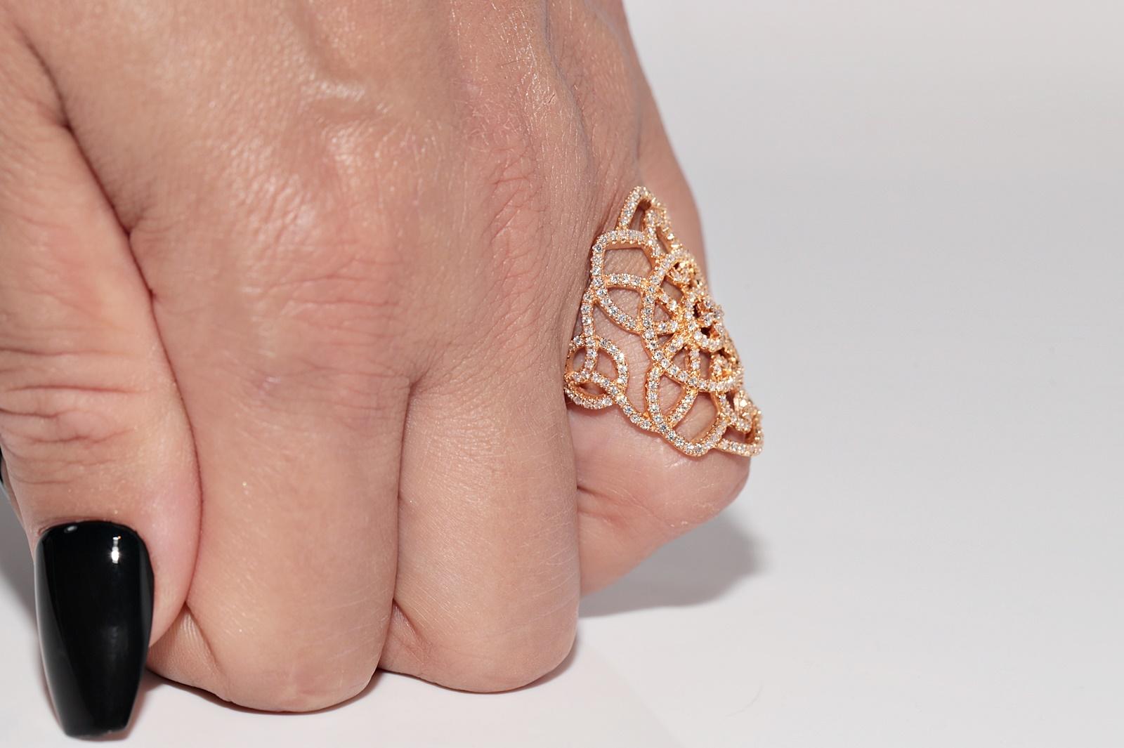 Vintage Circa 1990er Jahre 18k Gold Natürlicher Diamant Dekorierter Navette Ring im Angebot 9