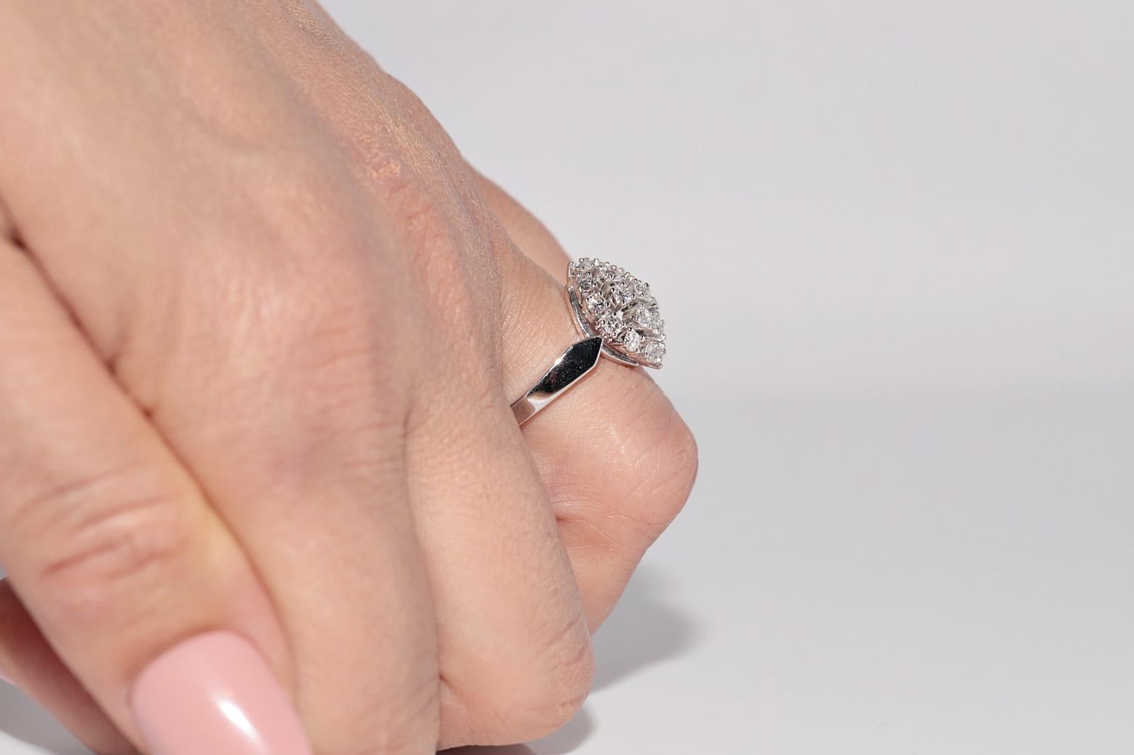 Vintage Circa 1990er Jahre 18k Gold Natürlicher Diamant Dekorierter Navette Ring im Angebot 10