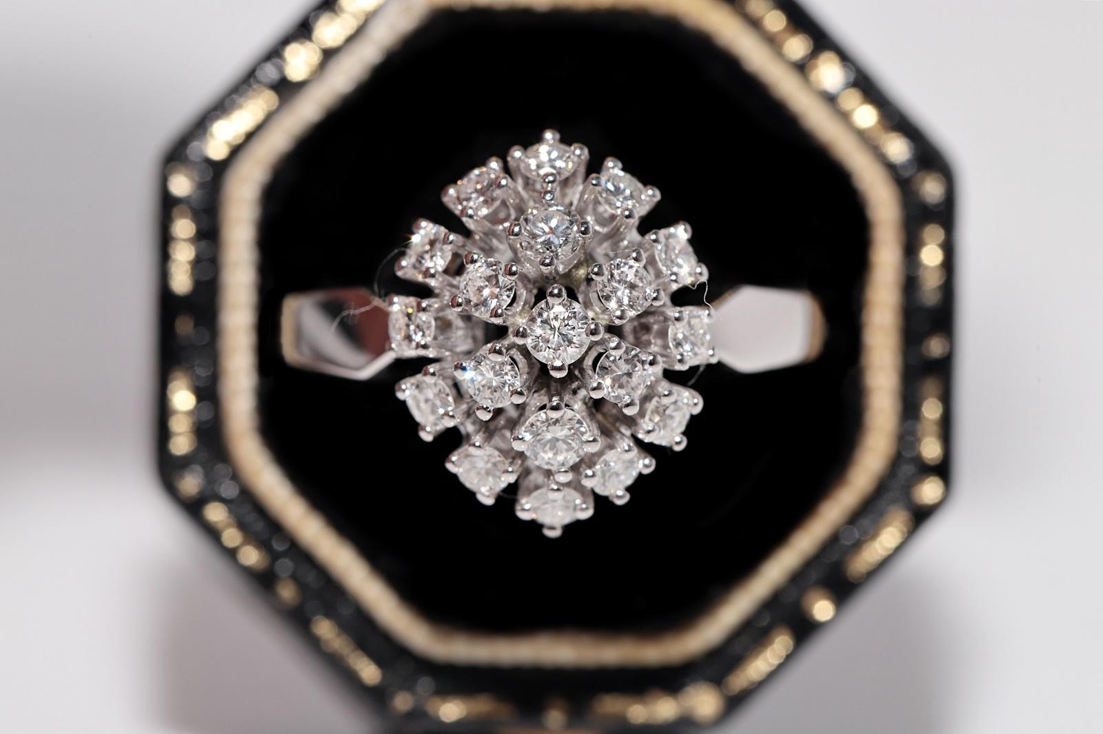 In sehr gutem Zustand.
Das Gesamtgewicht beträgt 4.8 Gramm.
Insgesamt ist Diamant 0,71 ct.
Der Diamant hat die Farbe E und die Reinheit V.
Ringgröße ist US 8
Wir können jede Größe herstellen.
Die Schachtel ist nicht enthalten.
Bitte kontaktieren Sie