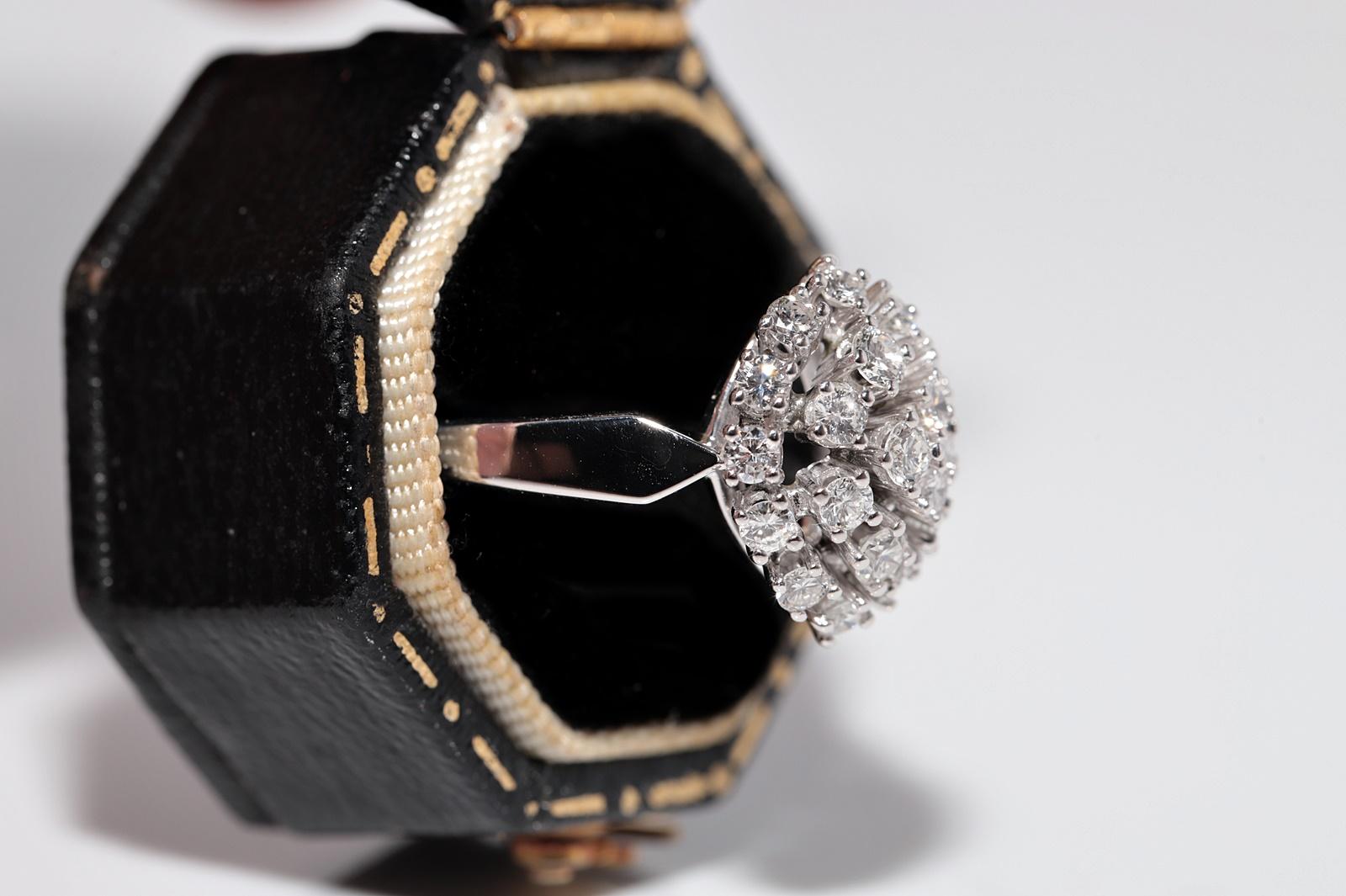 Vintage Circa 1990er Jahre 18k Gold Natürlicher Diamant Dekorierter Navette Ring (Retro) im Angebot