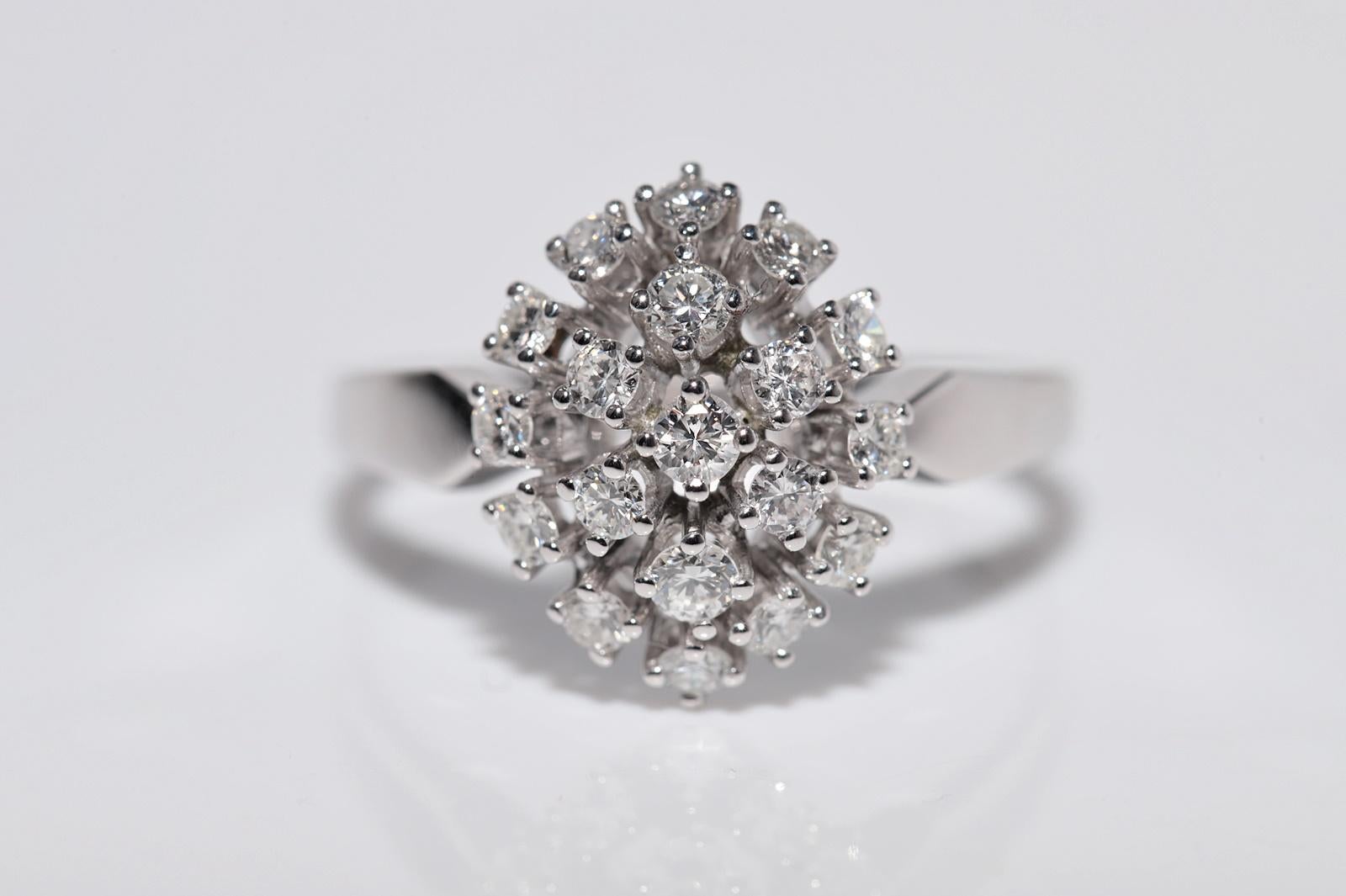 Vintage Circa 1990er Jahre 18k Gold Natürlicher Diamant Dekorierter Navette Ring (Brillantschliff) im Angebot
