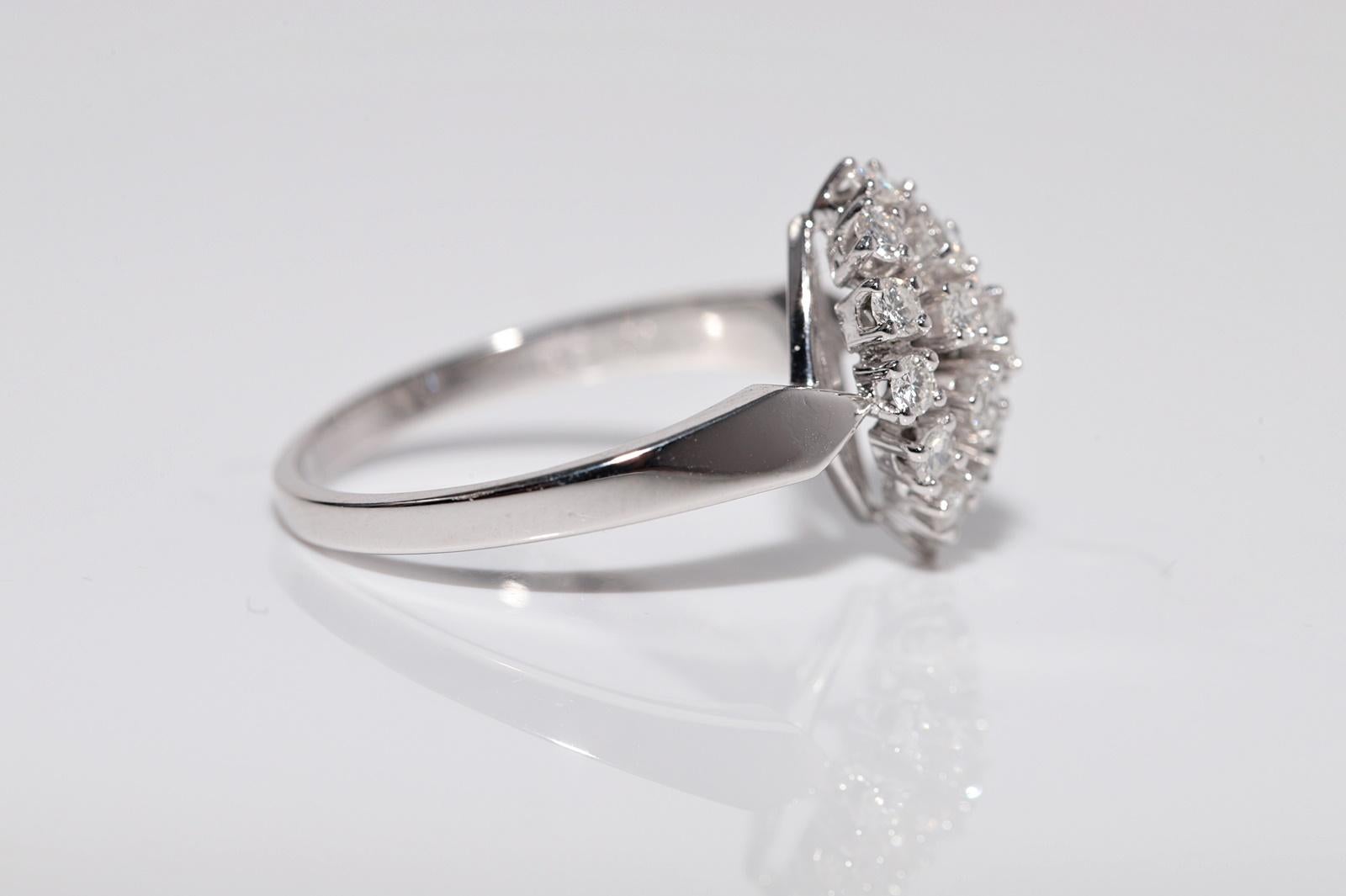 Vintage Circa 1990er Jahre 18k Gold Natürlicher Diamant Dekorierter Navette Ring Damen im Angebot