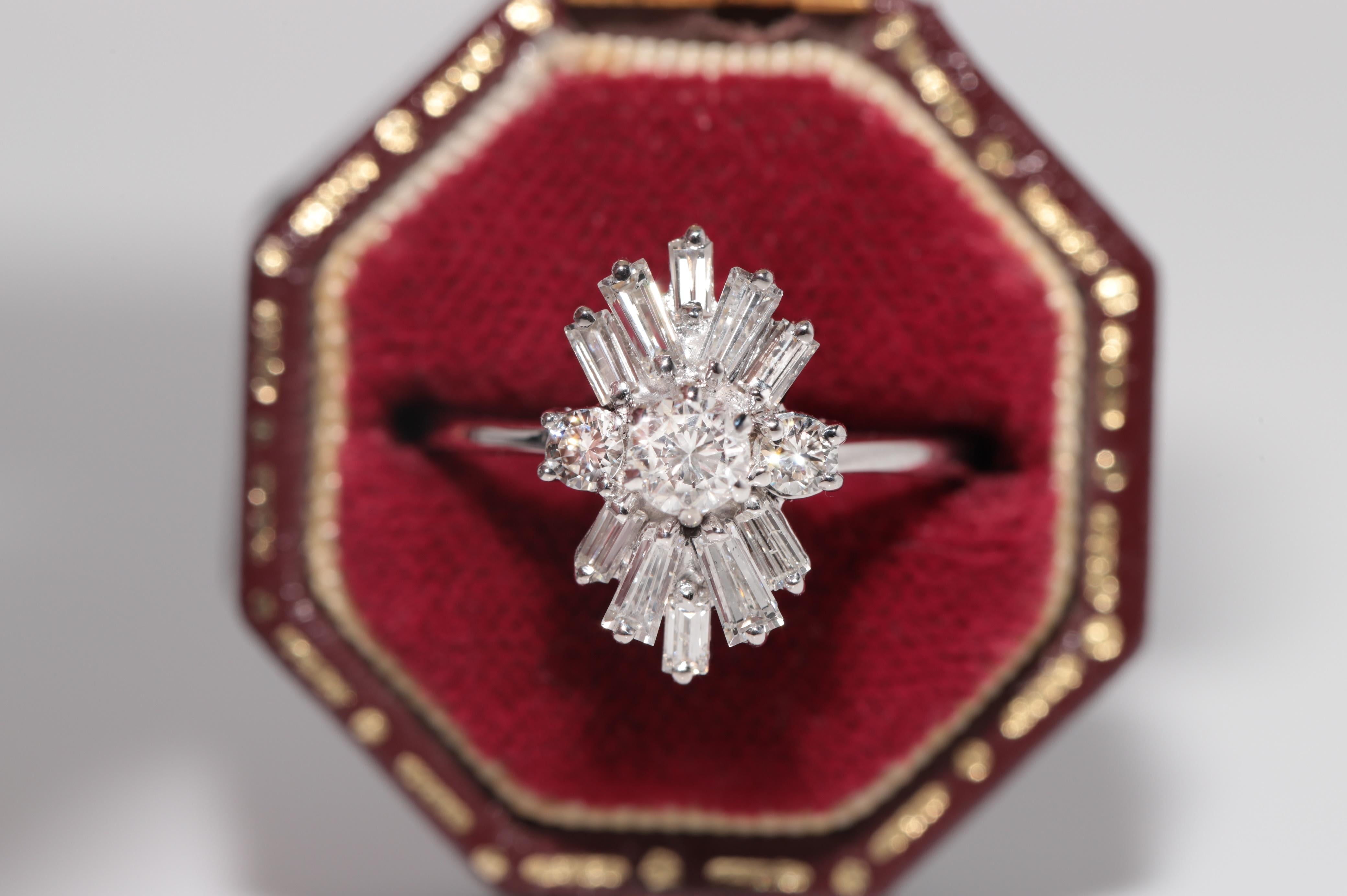 Vintage Circa 1990er Jahre 18k Gold Natürlicher Diamant Dekorierter Navette Ring Damen im Angebot