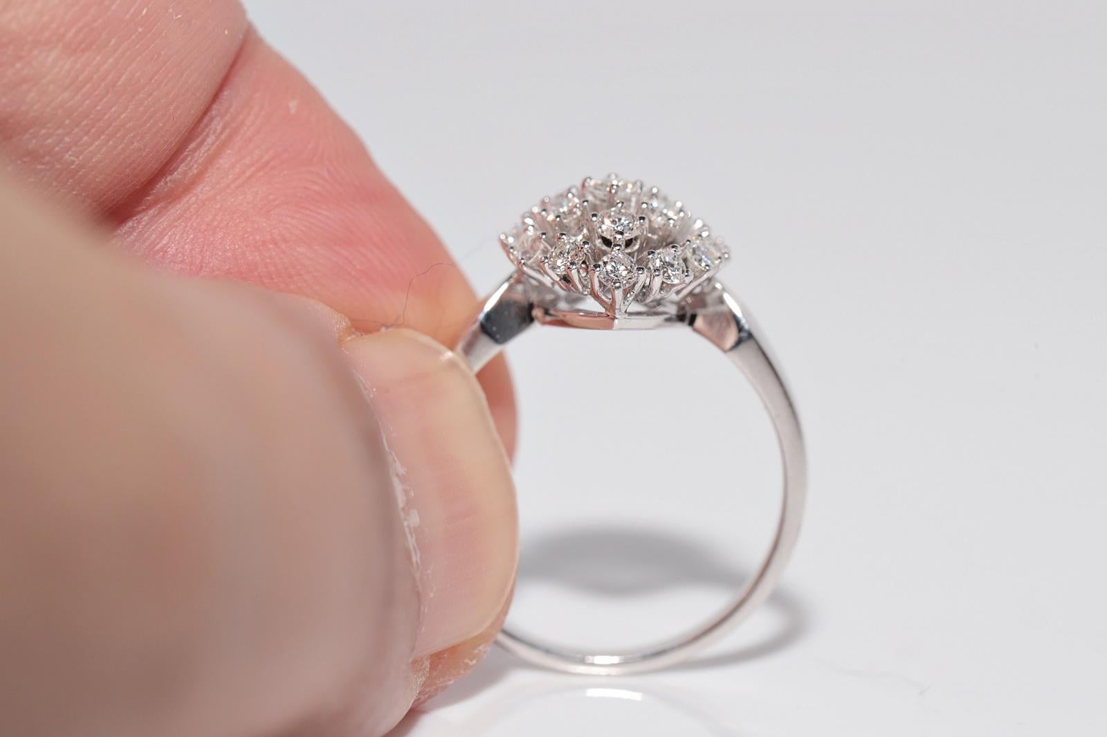 Vintage Circa 1990er Jahre 18k Gold Natürlicher Diamant Dekorierter Navette Ring im Angebot 1