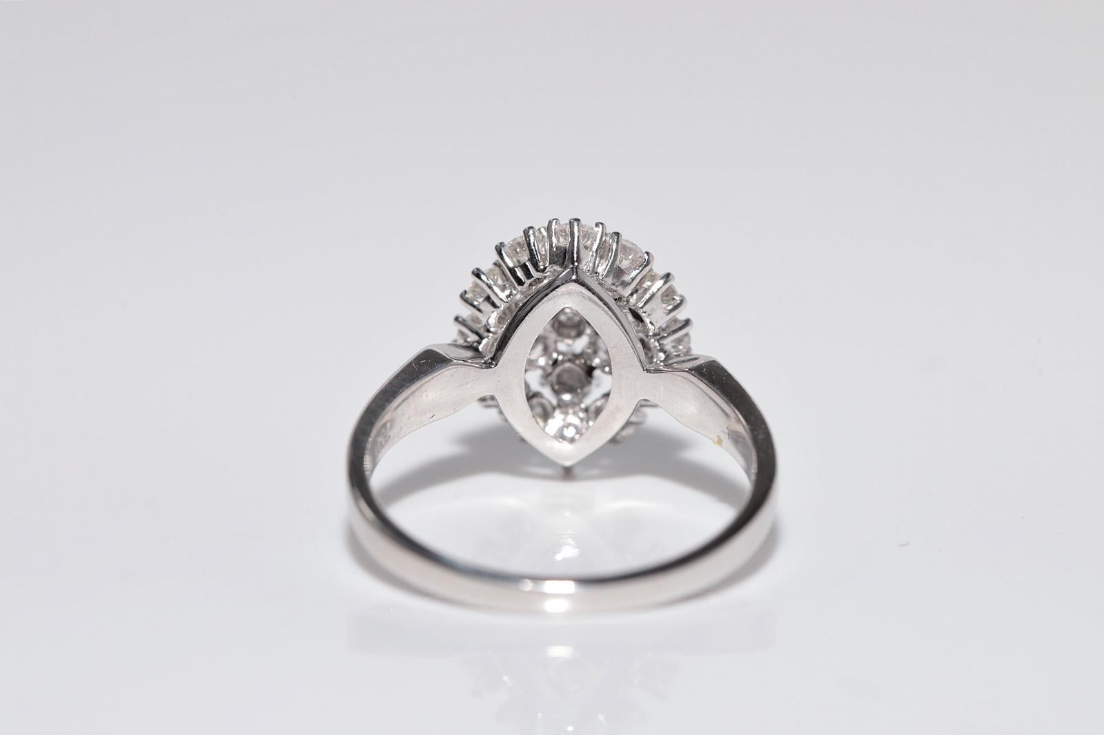 Vintage Circa 1990er Jahre 18k Gold Natürlicher Diamant Dekorierter Navette Ring im Angebot 2