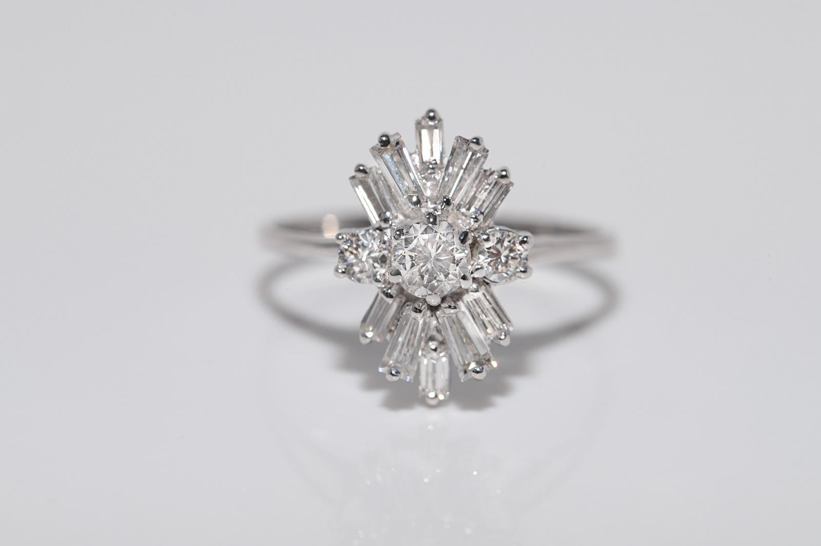Vintage Circa 1990er Jahre 18k Gold Natürlicher Diamant Dekorierter Navette Ring im Angebot 2