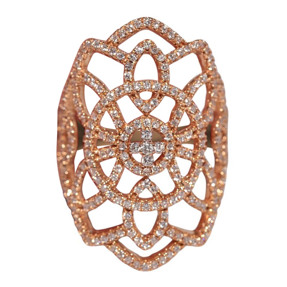 Vintage Circa 1990 Bague Navette en or 18k décorée de diamants naturels